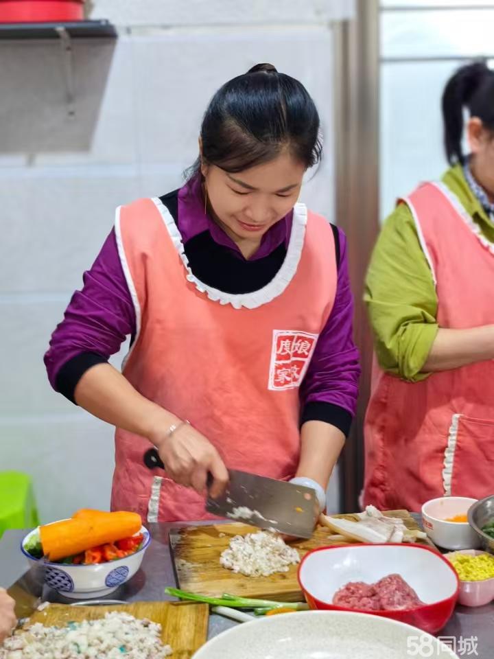 专业持证上岗母婴护理服务 泸州月嫂的全面守护